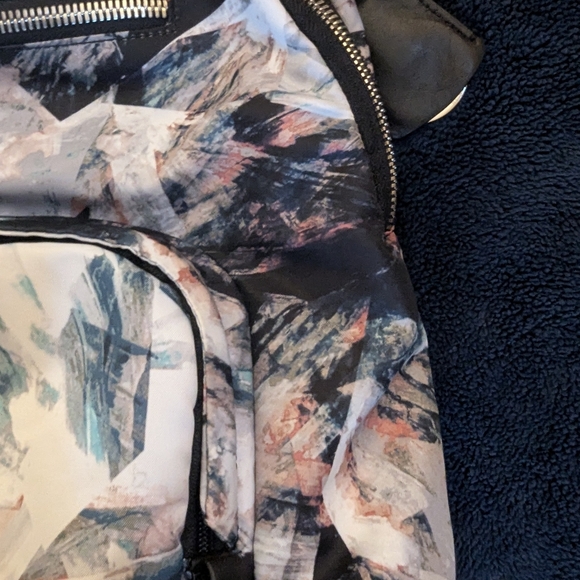 EUC Tumi Voyageur Hilden Abstract Print Laptop Backpack - Picture 3 of 12